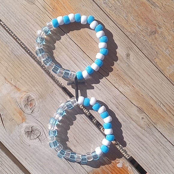 Double layer cross bracelet. - Picture 2 of 4